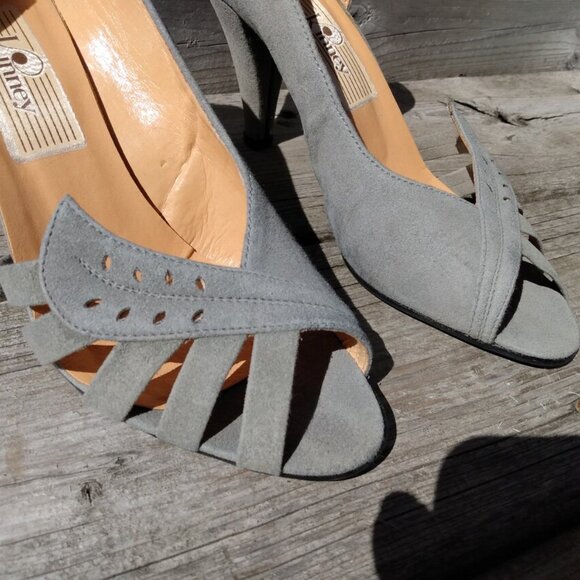 Vintage 80s Gray Shoes Faux Suede Heels Size 7.5 Kinney Pumps - Picture 3 of 12